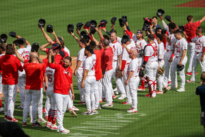 2024_Cardinals_salute_the_fans
