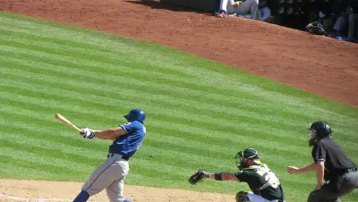 Athletics aplastan 12-1 a Phillies con recital ofensivo y dominio absoluto de JT Ginn