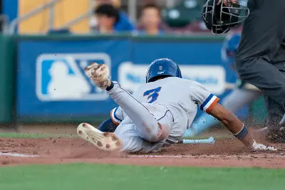 Inevitably, Chandler Simpson scored on a bunt to the pitcher's mound?! | Foto: Minda Haas Kuhlmann/ via Flickr