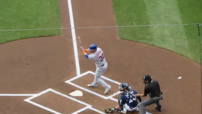 Cubs aplastan a Reds 8-3 en Wrigley con explosión ofensiva liderada por Conforto