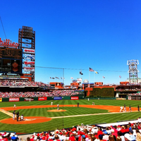Phillies vencen 2-1 a Red Sox en Fenway Park gracias al dominio de Zack Wheeler