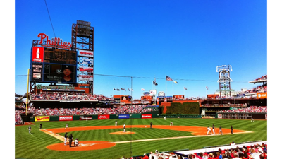 Phillies vencen 2-1 a Red Sox en Fenway Park gracias al dominio de Zack Wheeler
