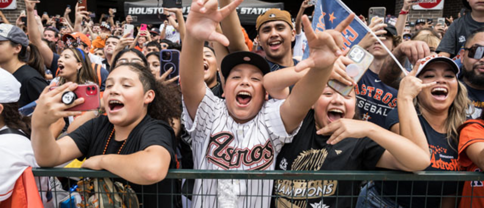 Astros vencen 3-1 a Red Sox en 10 innings: Houston se impone en Fenway Park