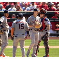 Astros vencen 6-3 a Red Sox en Fenway Park con poder ofensivo de Walker