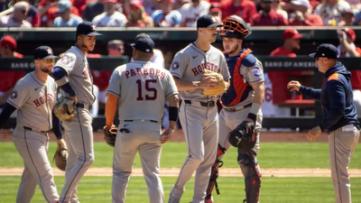 Astros vencen 6-3 a Red Sox en Fenway Park con poder ofensivo de Walker
